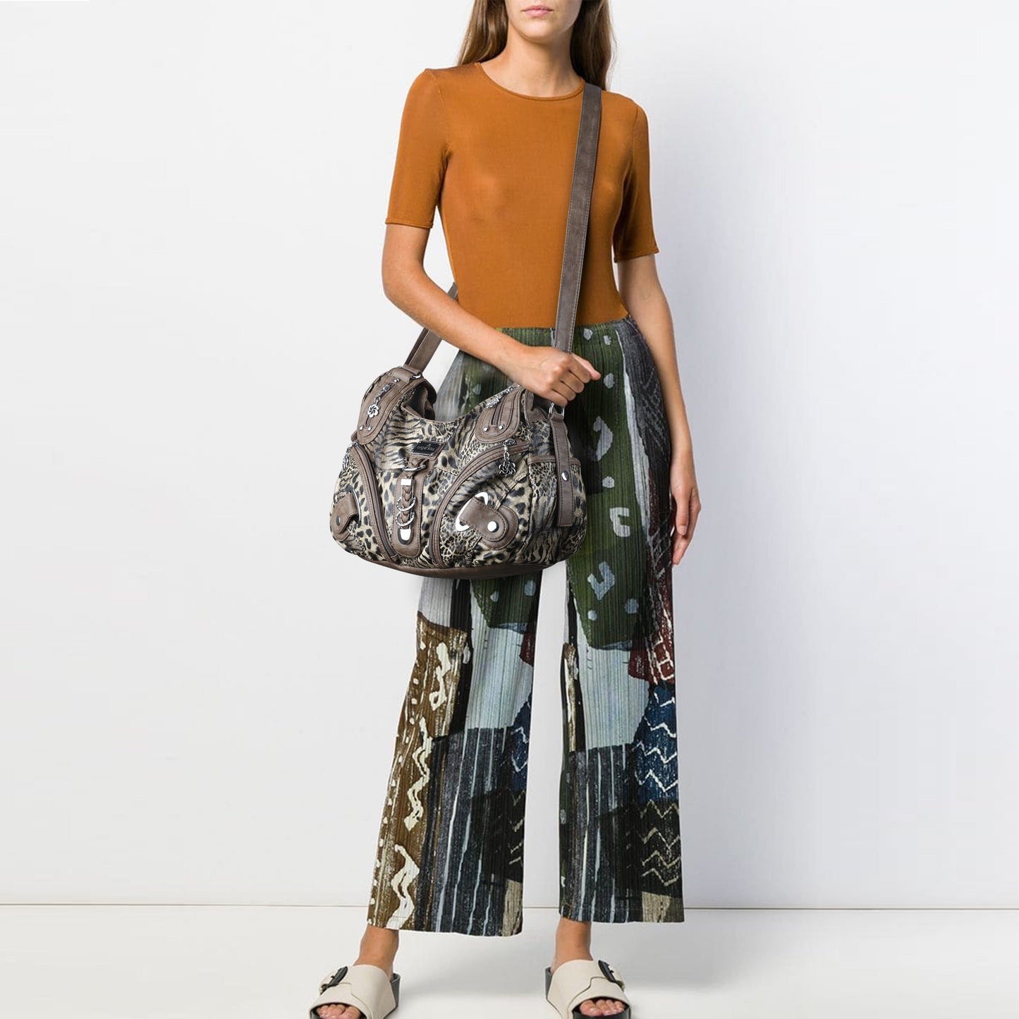 حقيبة كتف هوبو بطبعة جلد النمر